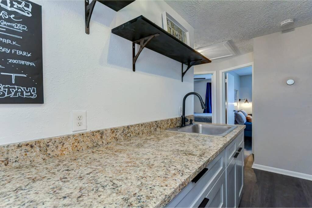 Apartment 》executive Near Armature Works-room For Six, Full Kitchen《 *