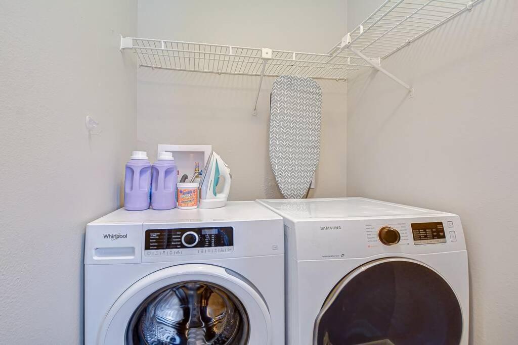 Apartment 》executive Near Armature Works-room For Six, Full Kitchen《 Tampa