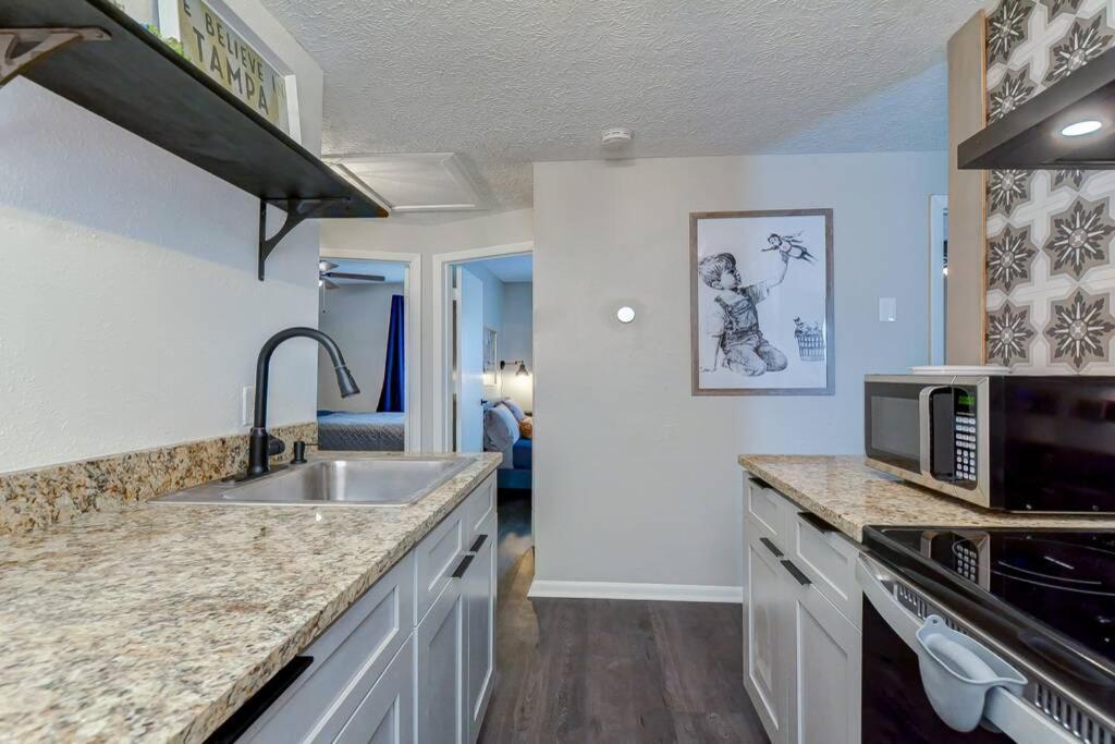 Apartment 》executive Near Armature Works-room For Six, Full Kitchen《 *