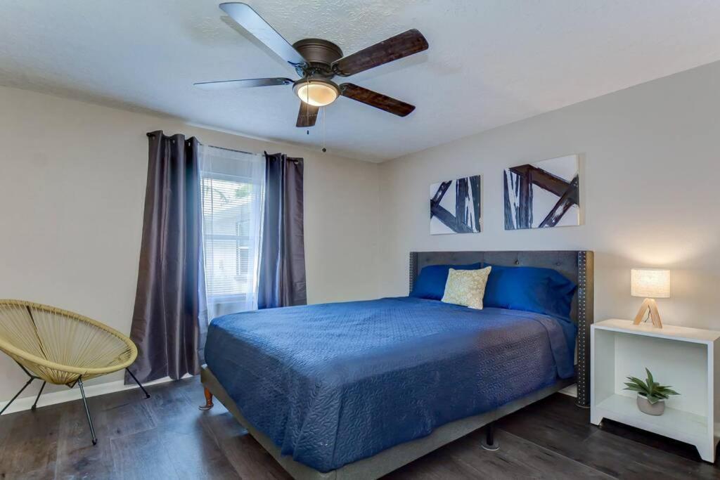 》executive Near Armature Works-room For Six, Full Kitchen《 Apartment Tampa
