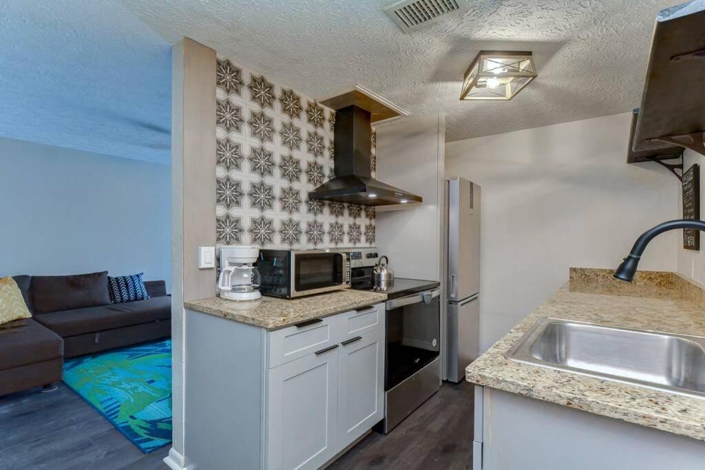 》executive Near Armature Works-room For Six, Full Kitchen《 * Tampa